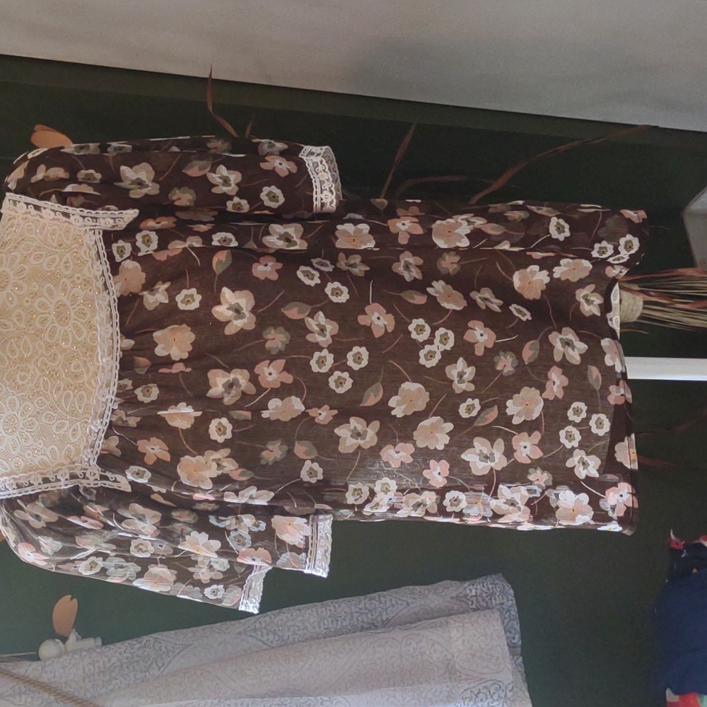 Candies Brown floral top. Size Large